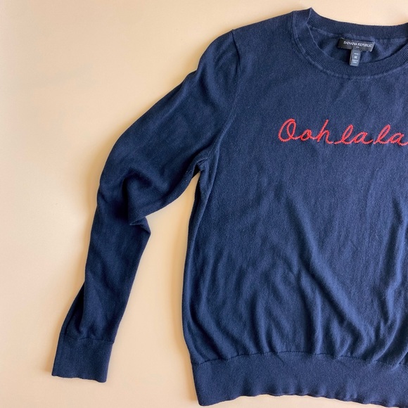 Crewneck sweater with embroidered detail navy blue with red contrast stitch - Picture 2 of 4